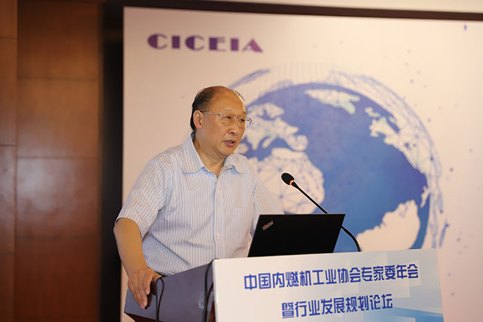 中国工程院院士、中国内燃机工业协会专家委主任、清华大学李骏教授