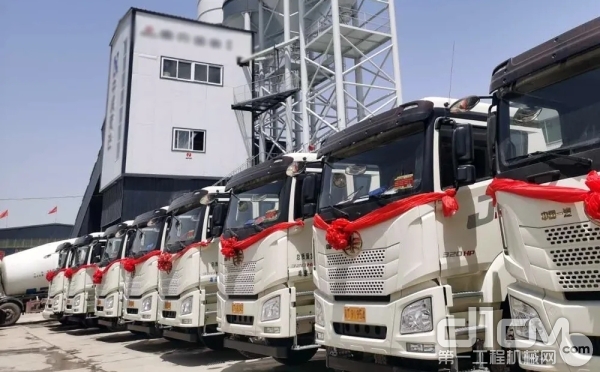 搭載濰柴WP8發(fā)動(dòng)機(jī)的攪拌車