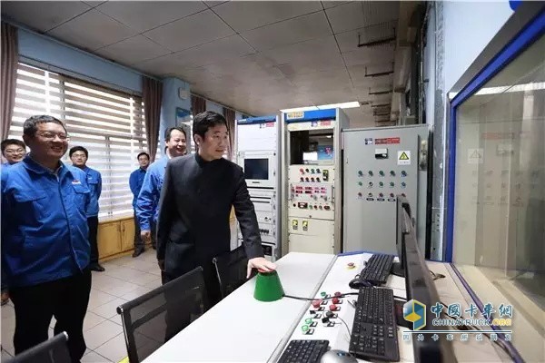 玉柴国六发动机成功点火.jpg