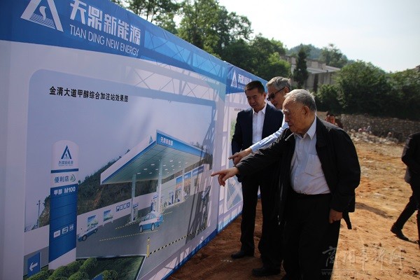 何光远一行考察正在建设中的金清永久甲醇综合加注站