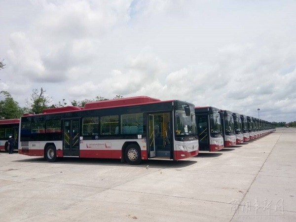 配装玉柴6G260N-40的欧辉出口缅甸 配装玉柴6G260N-40的欧辉出口缅甸