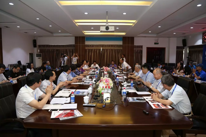 研讨会现场气氛热烈