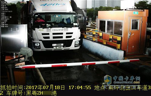 超限运输赢利1元钱,公路损坏代价100元 超限运输赢利1元钱,公路损坏代价100元