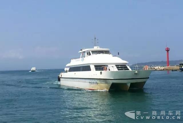 越南下龙湾上装配玉柴“芯”的游艇