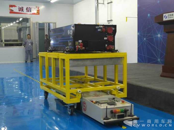 亿华通氢燃料电池发动机生产基地首台下线