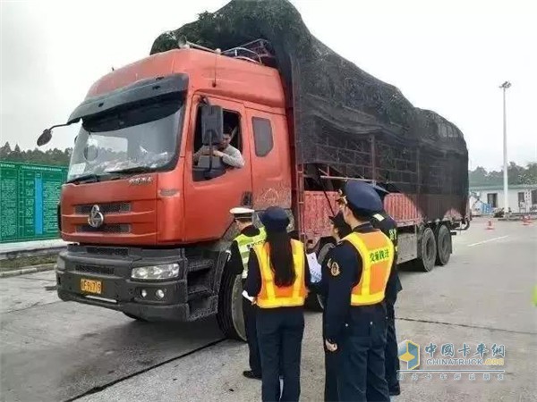 正在进行现场执法