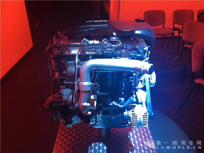发布会现场的FPT F1C天然气轻型发动机展示 发布会现场的FPT F1C天然气轻型发动机展示