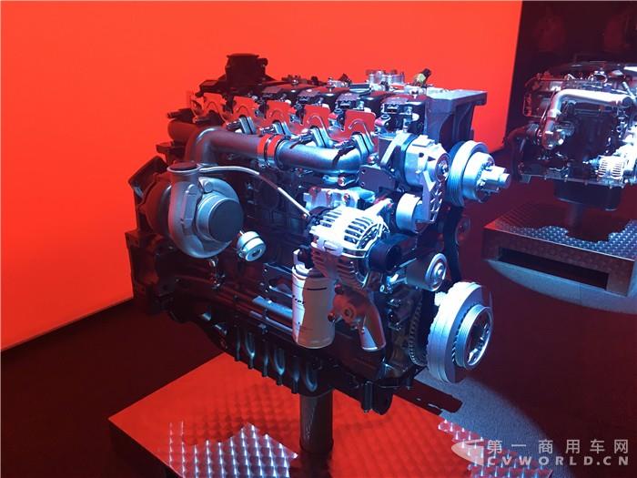 发布会现场的FPT NEF6天然气发动机展示 发布会现场的FPT NEF6天然气发动机展示