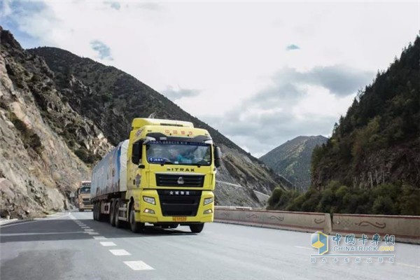 中国重汽汕德卡