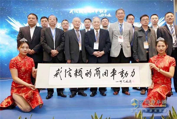 参展人员合影