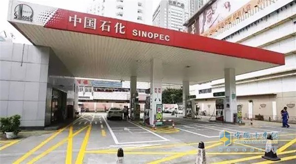 中国石化(福田加油站)已经完成了标线设置 中国石化(福田加油站)已经完成了标线设置