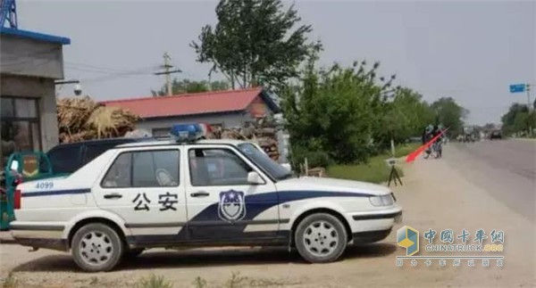 交警移动测速车