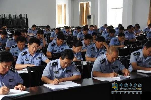 相关部门进行集体学习