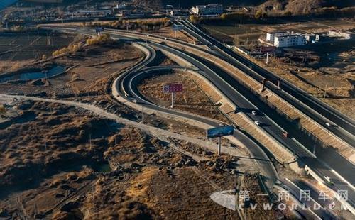 中国国家高速4219线泽当至贡嘎机场段12月8日下午3时试运营通车