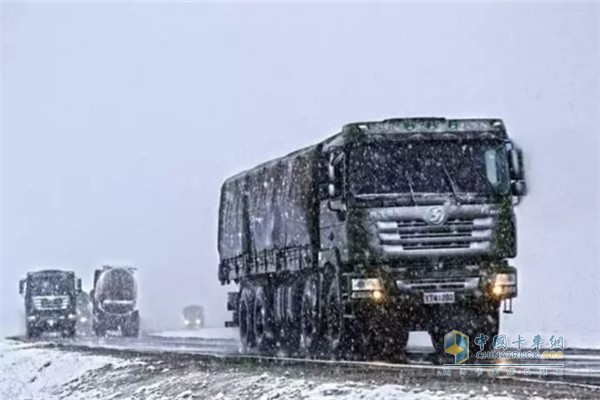 冰雪路面行车 冰雪路面行车