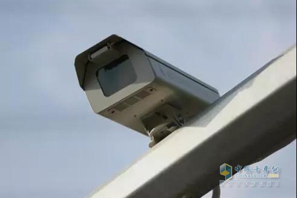 电子警察拍摄