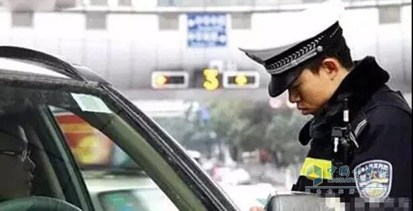 交通违法执法