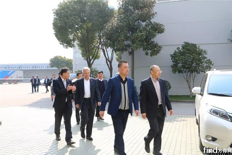 参观希杰荣庆物流基地