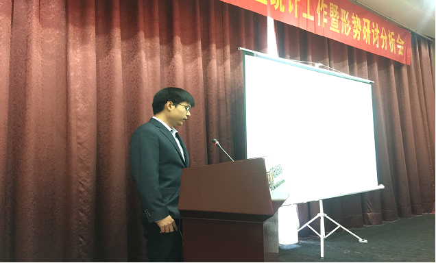 中国环境科学研究机动车排污监控中心高级工程师李刚做报告