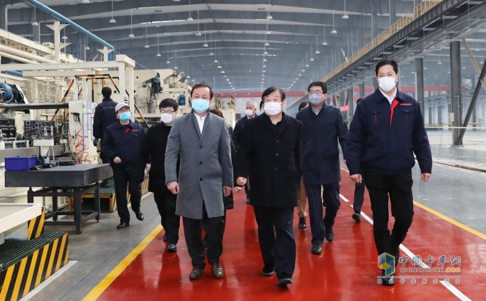 潍柴集团董事长谭旭光带领潍柴高管团队到昌邑浩信集团调研 潍柴集团董事长谭旭光带领潍柴高管团队到昌邑浩信集团调研