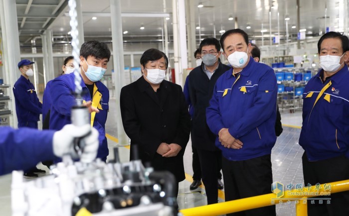 潍柴集团董事长谭旭光带领潍柴高管团队到盛瑞传动调研 潍柴集团董事长谭旭光带领潍柴高管团队到盛瑞传动调研