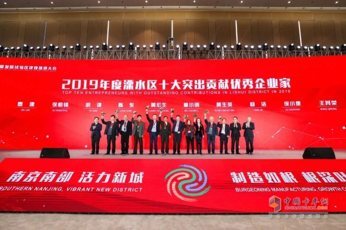 可兰素总经理秦建(左二)获奖 可兰素总经理秦建(左二)获奖