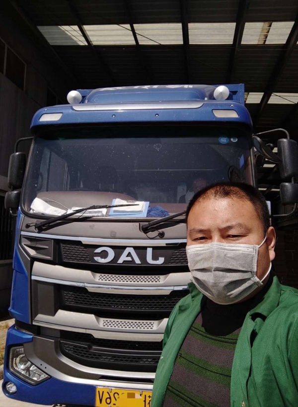 杜师傅和他配装德威发动机的车 杜师傅和他配装德威发动机的车