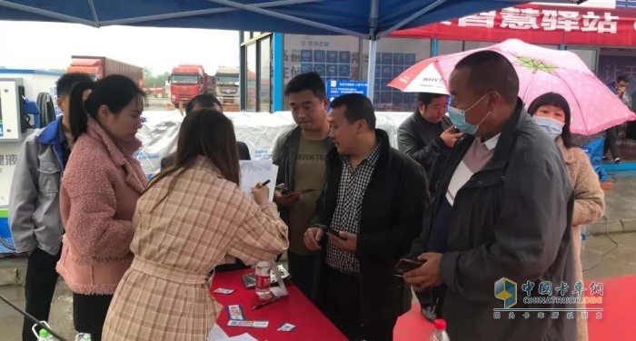 忙碌、热闹的开业现场 忙碌、热闹的开业现场