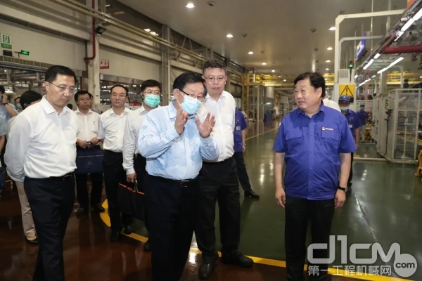 参观国家首批智能制造示范基地潍柴一号工厂