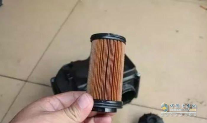 尿素罐有滤芯 5万公里一换 尿素罐有滤芯 5万公里一换