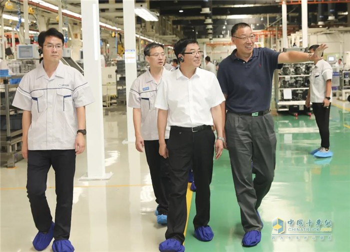 金锋一行参观惠山工厂 金锋一行参观惠山工厂